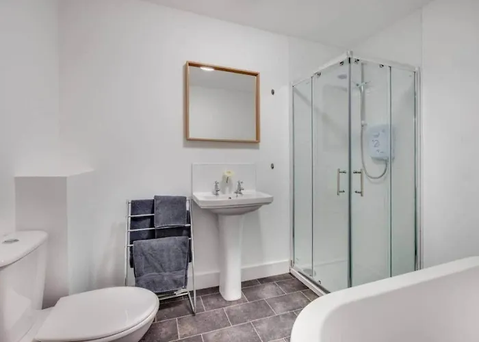 4-bedroom Serviced In Skinningrove 3 *